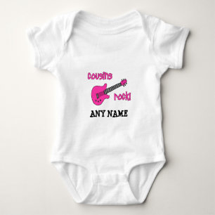 T-shirts Rocha dos primos! com guitarra cor-de-rosa