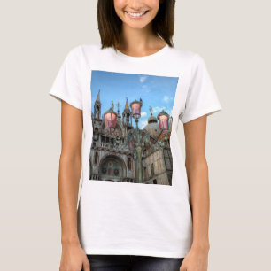 T-shirts Ruas. Marcas e Lâmpada, Veneza, Itália