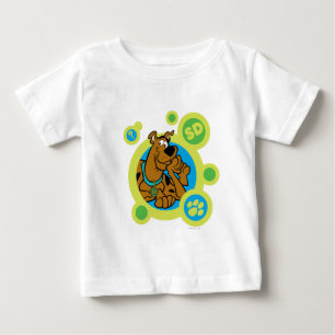T-shirts Scooby-Doo circunda o crachá do SD