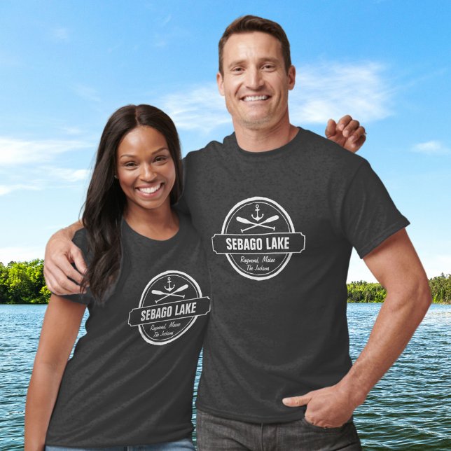 T-shirts Sebago Lago Maine Cidade Personalizada e Nome (Criador carregado)