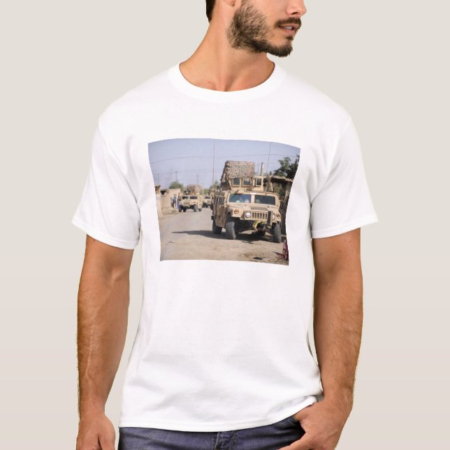 T-shirts Segurança de conduta da Humvee durante uma patrulh (Frente)