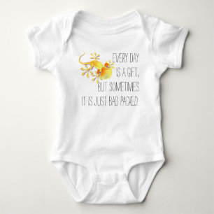 T-shirts Seus provérbios engraçados: Cada dia é um