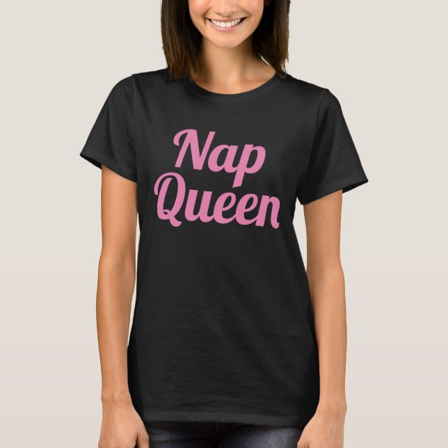 T-shirts Slogan da Rainha Rosa Nap | Bebê-macarrão (Frente)