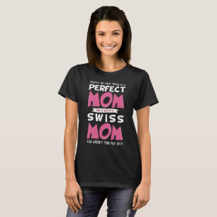 T-shirts Slogan engraçado da mãe suíça perfeita da sui