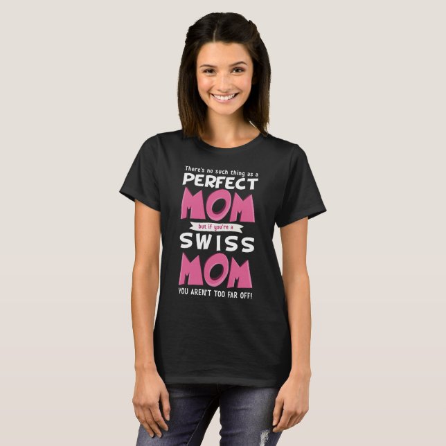 T-shirts Slogan engraçado da mãe suíça perfeita da suiça da (Frente Completa)
