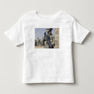 T-shirts Soldado armado com um MK-48