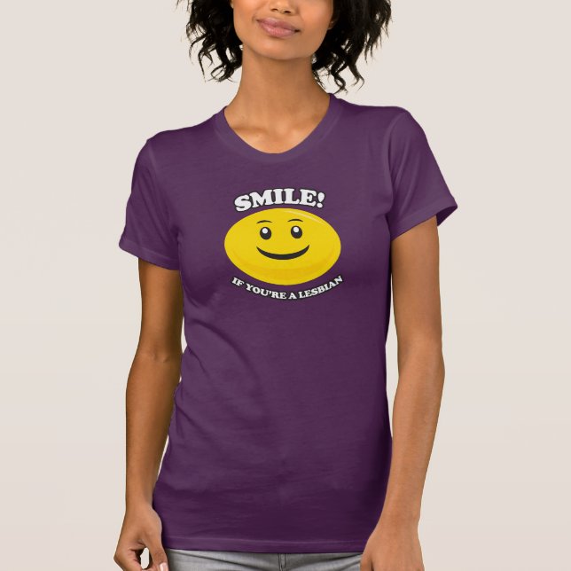 T-SHIRTS SORRISA SE VOCÊ É LÉSBICA (Frente)
