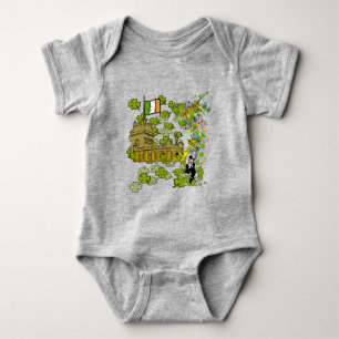 T-shirts Sorte Pequeno Duende e Seu Castelo Irlandês