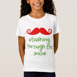T-shirts stashing através da neve!