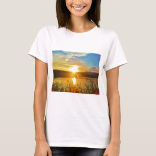 T-shirts Sunset no lago de montanha