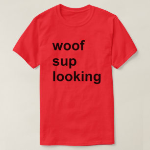 T-shirts Sup do Woof que olha o partido alegre do circuito