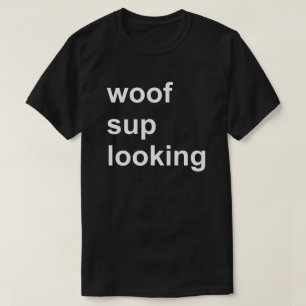 T-shirts Sup do Woof que olha o partido alegre do circuito