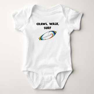 T-shirts Surf da caminhada do rastejamento
