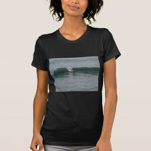 T-shirts Surfando na praia da pedra lunar em Cambria, CA