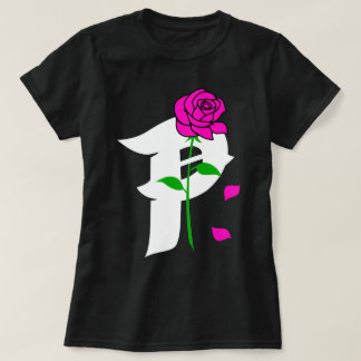 T-shirts T cor-de-rosa da menina de P