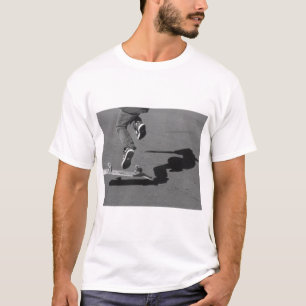 T-shirts T do menino do patinador