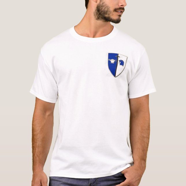 T-shirts T do uniforme da academia da liderança (Frente)