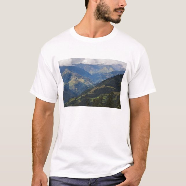 T-shirts Terras agrícolas e aldeia no Himalaia (Frente)