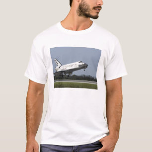 T-shirts Terras da descoberta do vaivém espacial na pista