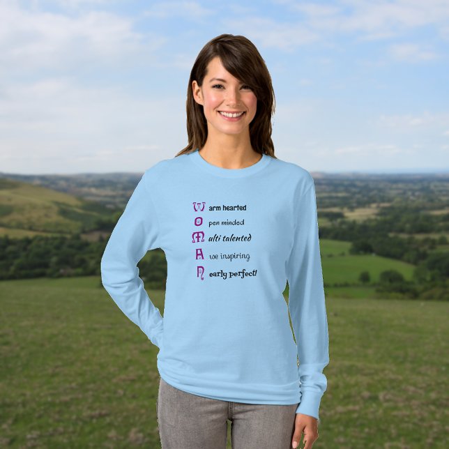 T-shirts Texto da MULHER Inspiradora (Model is wearing long sleeve t-shirt in light blue)