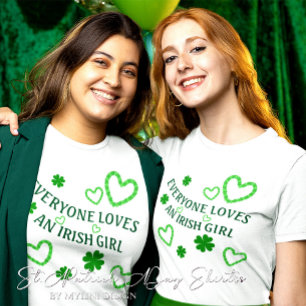 T-shirts Todos ama trevos e corações de uma menina do