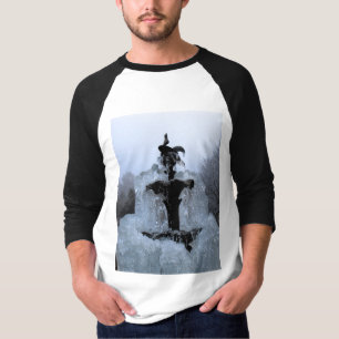 T-shirts Topo de uma fonte congelada
