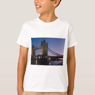 T-shirts Torre Ponte Londres Inglaterra Água Noite Cidade