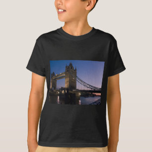 T-shirts Torre Ponte Londres Inglaterra Água Noite Cidade
