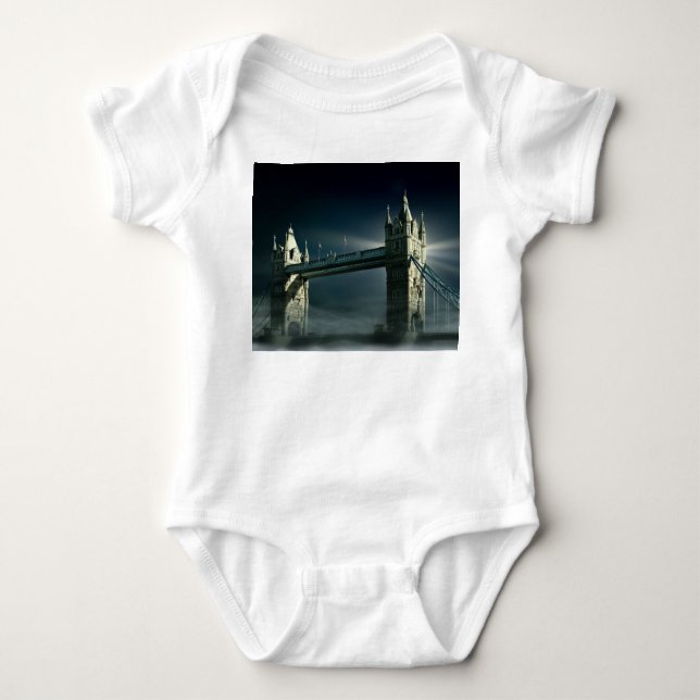 T-shirts Tower Bridge London em Night Fog (Frente)