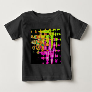 T-shirts Trabalho de arte de Cores Únicas: Roxo, Preto e Li
