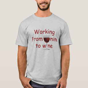 T-shirts Trabalho de nove ao vinho. T-Camisa