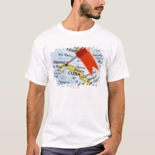 T-shirts Trace o pino colocado em Havana, Cuba no mapa,