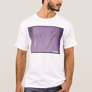 T-shirts Trapaceiro e flail, do túmulo de Tutankhamun