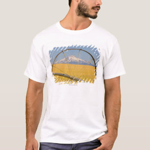 T-shirts Tubulação da irrigação no campo