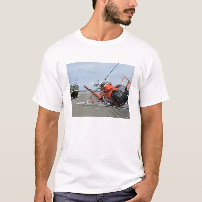 T-shirts Um acidente com helicóptero de golfinho na Guarda  (Frente)