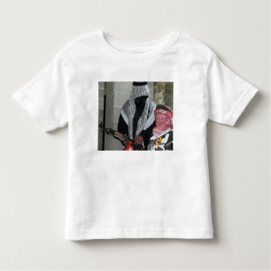 T-shirts Um agressor inimigo que desempenha um papel armou 