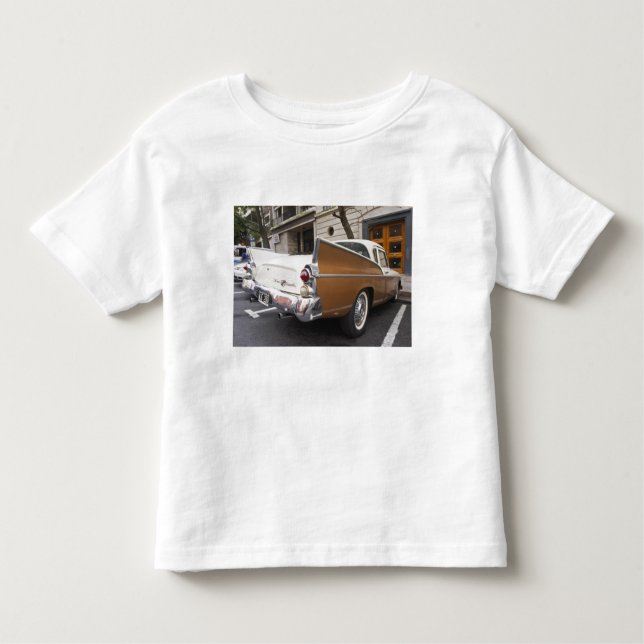 T-shirts Um carro clássico do Studebaker Silver Hawk estaci (Frente)