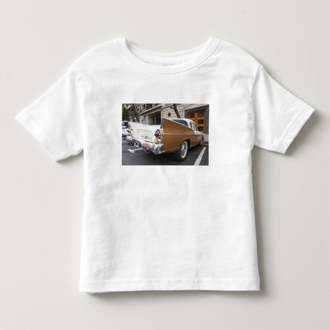 T-shirts Um carro clássico Studebaker Silver Hawk estaciona (Frente)