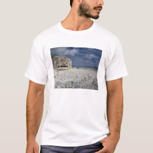 T-shirts Um depósito de desintegração