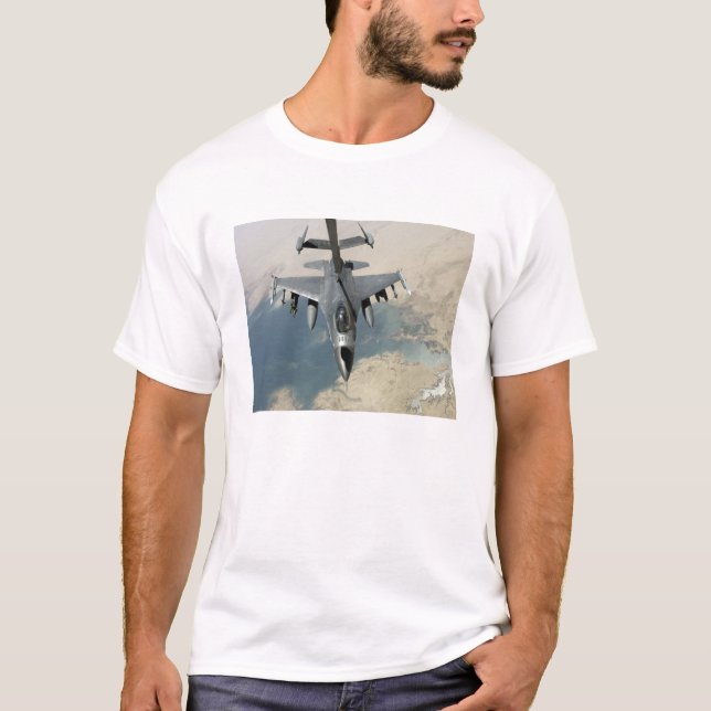 T-shirts Um F-16 de combate aos refúgios falcônicos (Frente)