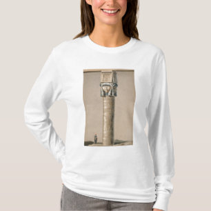 T-shirts Um Hathor dirigiu a coluna em Dendarah, ilustraç