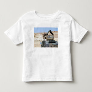 T-shirts Um mais soldiier instrui um soldado iraquiano do
