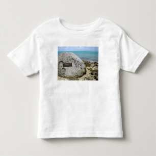 T-shirts Um memorial aos prisioneiros de guerra na Ilha