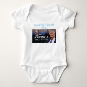 T-shirts Um pequeno terno de bebê do ventilador Trump