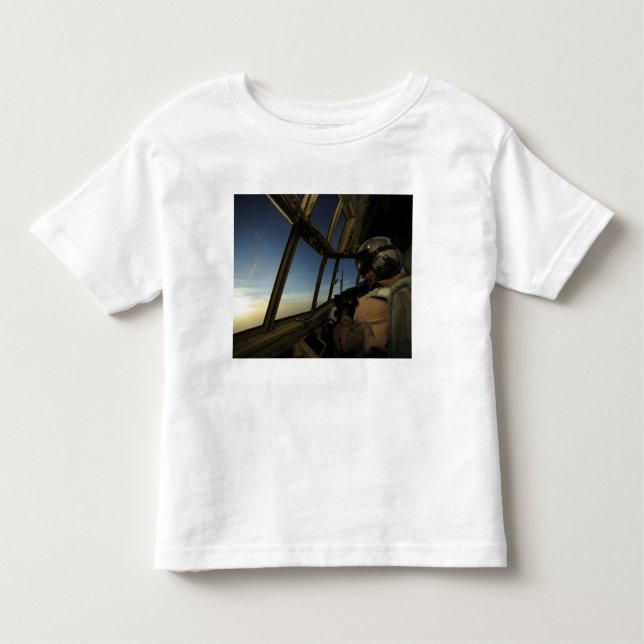 T-shirts Um piloto de Hércules C-130 examina o horizonte (Frente)
