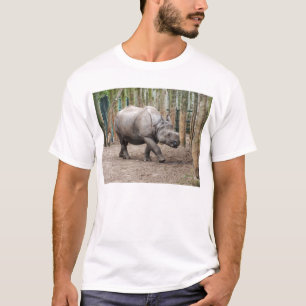 T-shirts Um rinoceronte horned