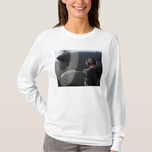 T-shirts Um soldado monitora o desempenho