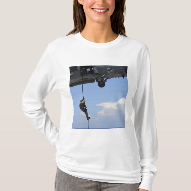 T-shirts Um técnico de eliminação de explosivos (Frente)