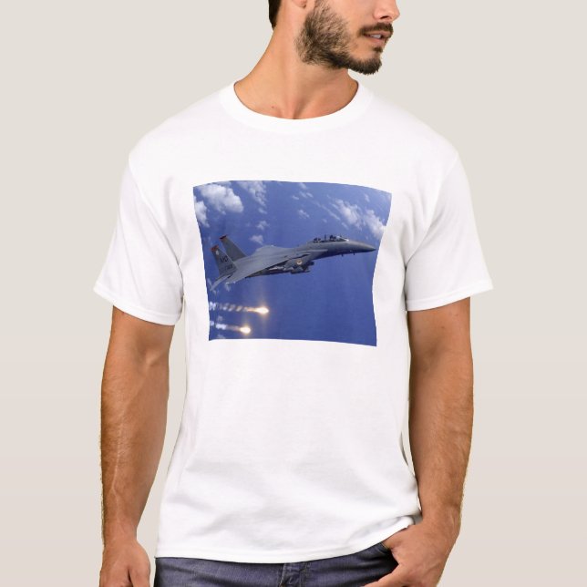T-shirts Uma Águia de Greve da Força Aérea F-15E (Frente)