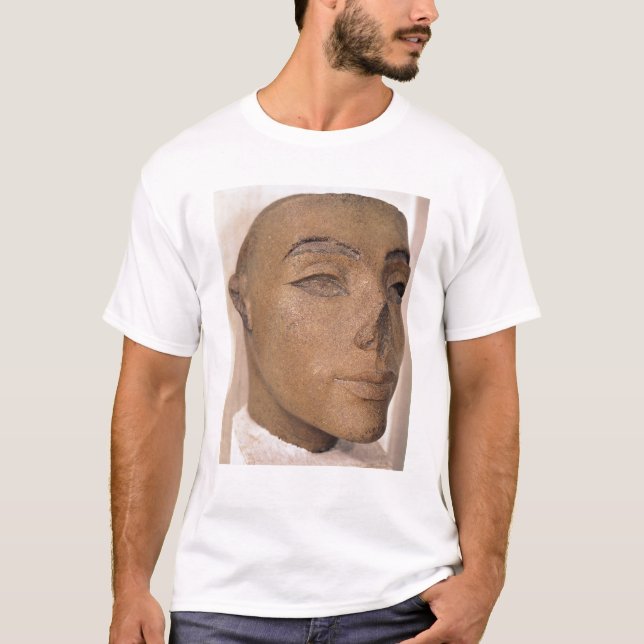 T-shirts Uma cabeça real, possivelmente de Nefertiti, de (Frente)